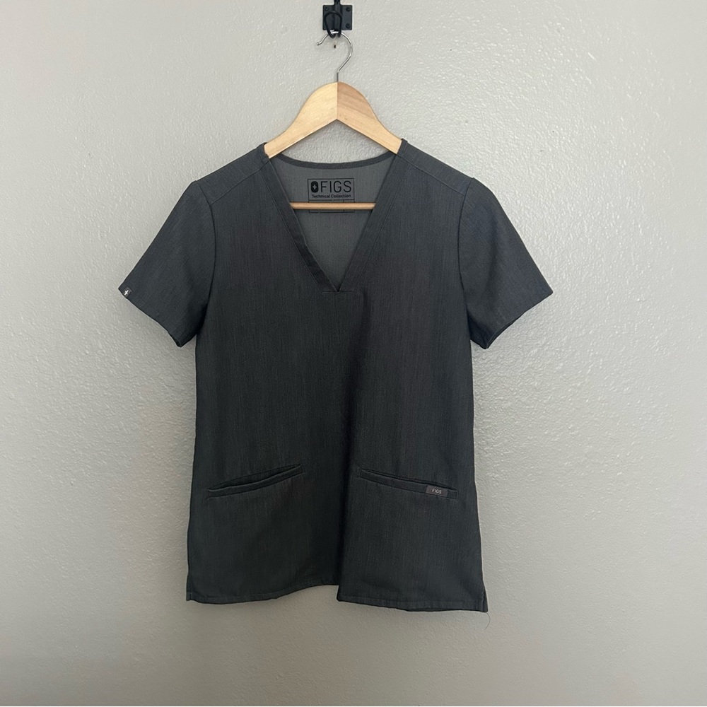 FIGS Women’s Technical Collection Scrub Top Charcoal Gray Pocket Shirt Size XS